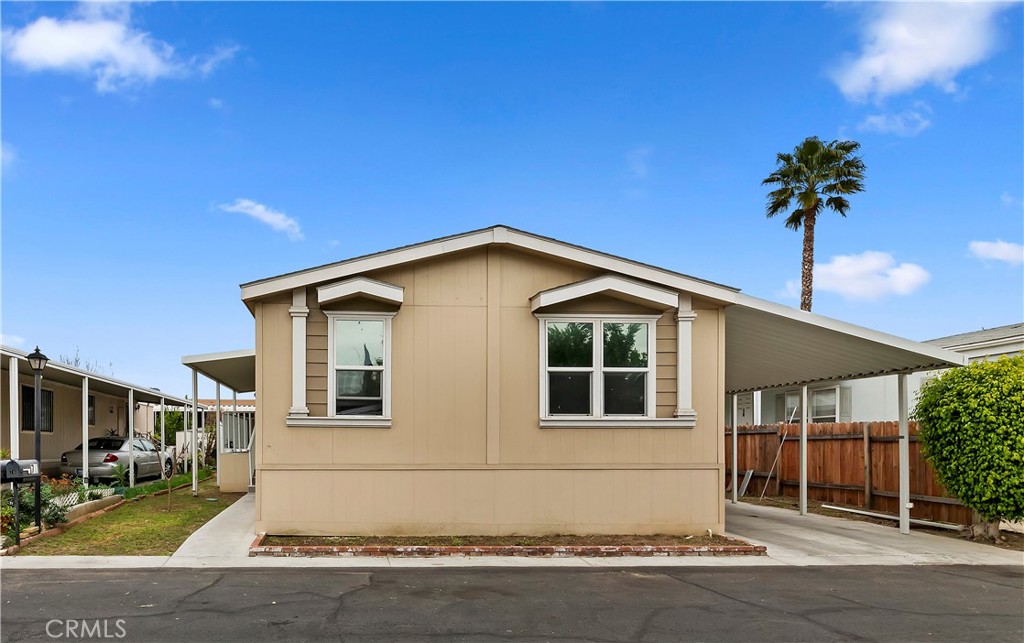 2505 Foothill Boulevard 76