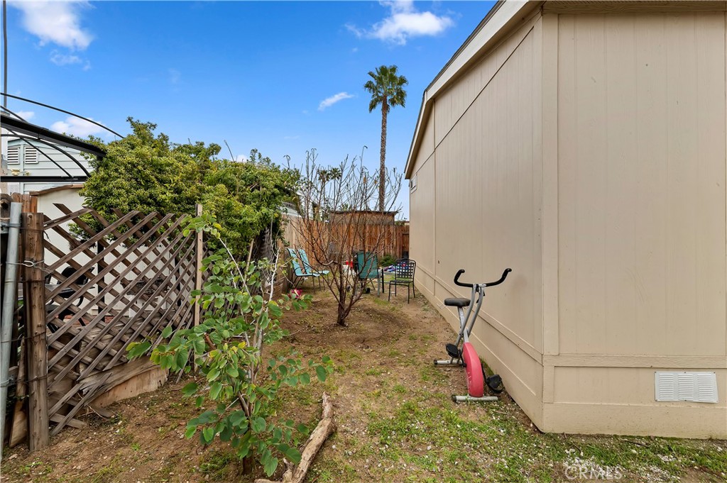 2505 Foothill Boulevard 76