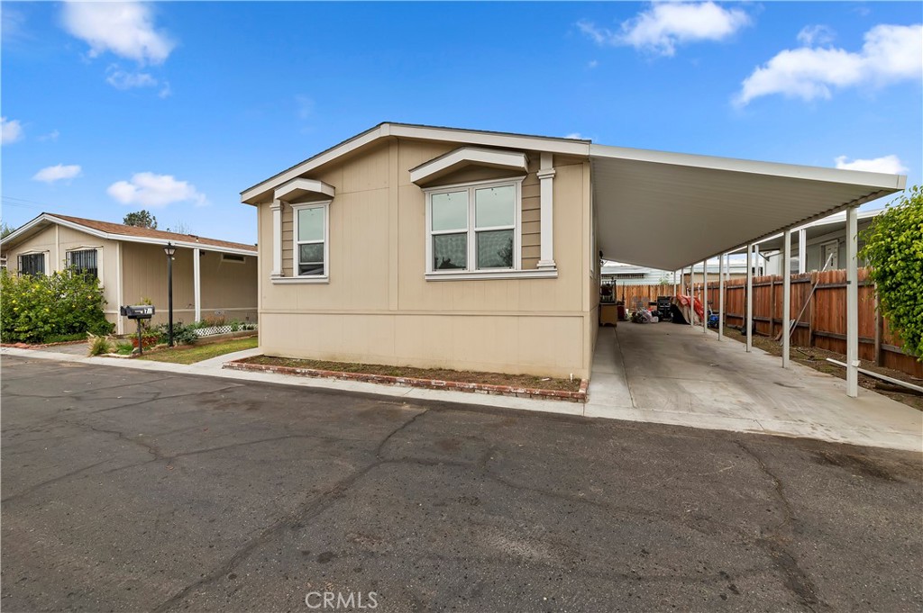 2505 Foothill Boulevard 76