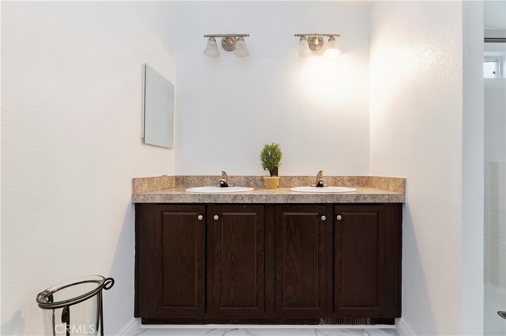 2505 Foothill Boulevard 76