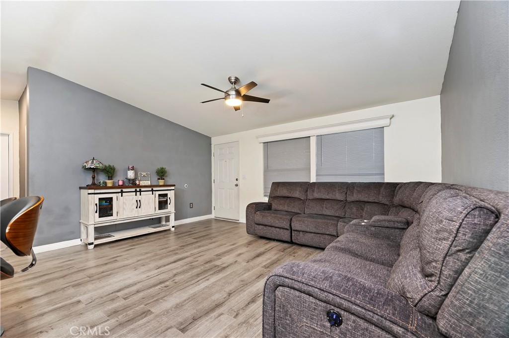 2505 Foothill Boulevard 76