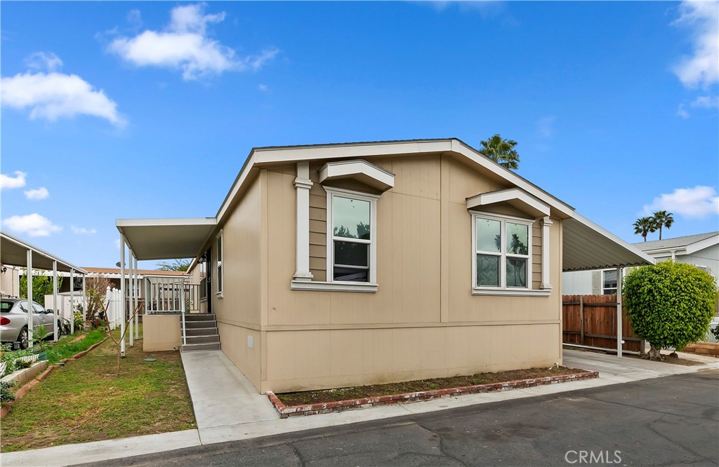 2505 Foothill Boulevard 76