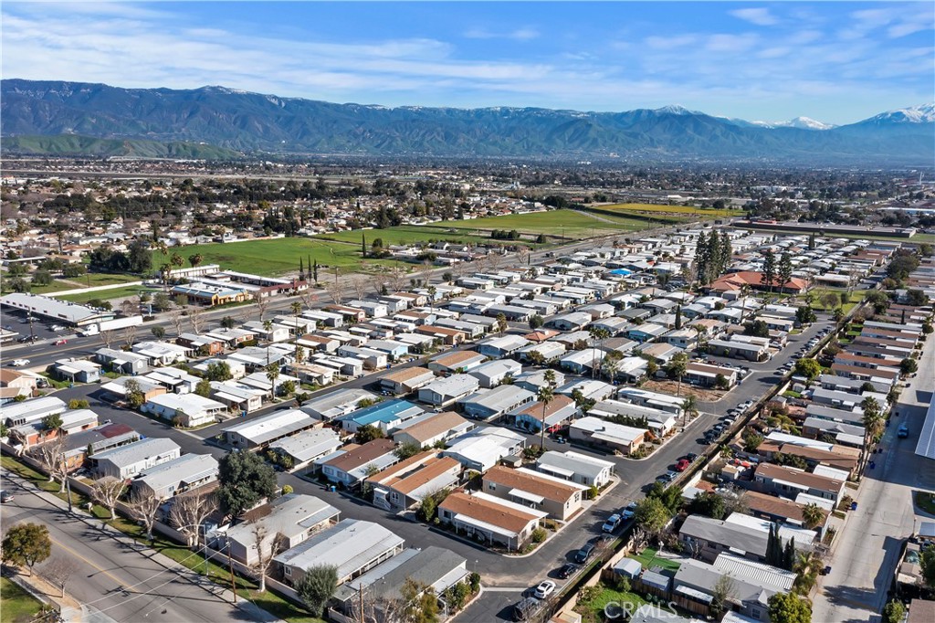 2505 Foothill Boulevard 76