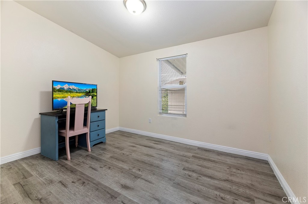 2505 Foothill Boulevard 76