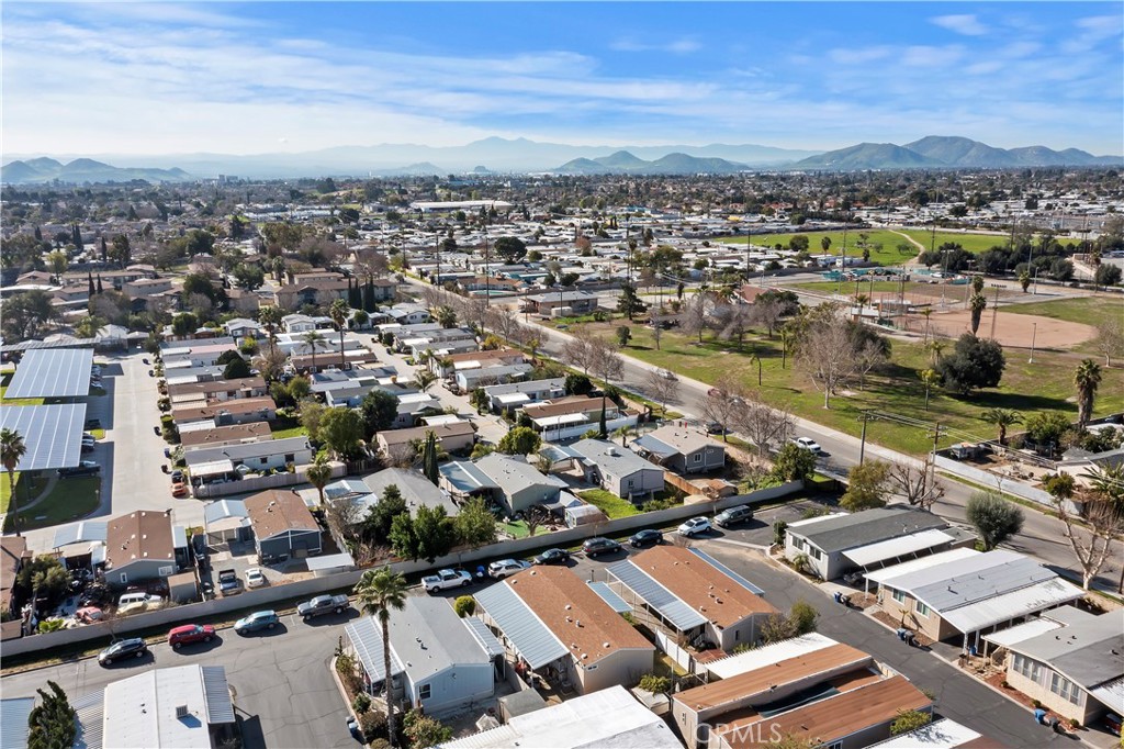 2505 Foothill Boulevard 76