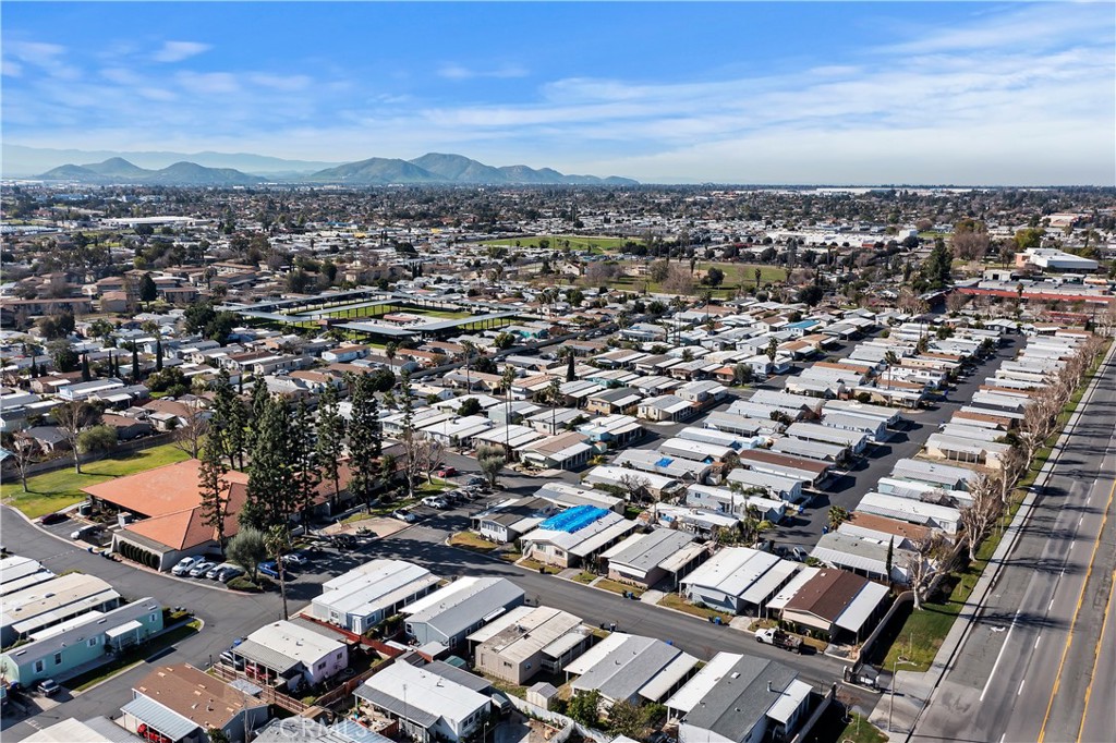 2505 Foothill Boulevard 76