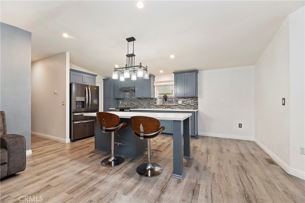 2505 Foothill Boulevard 76