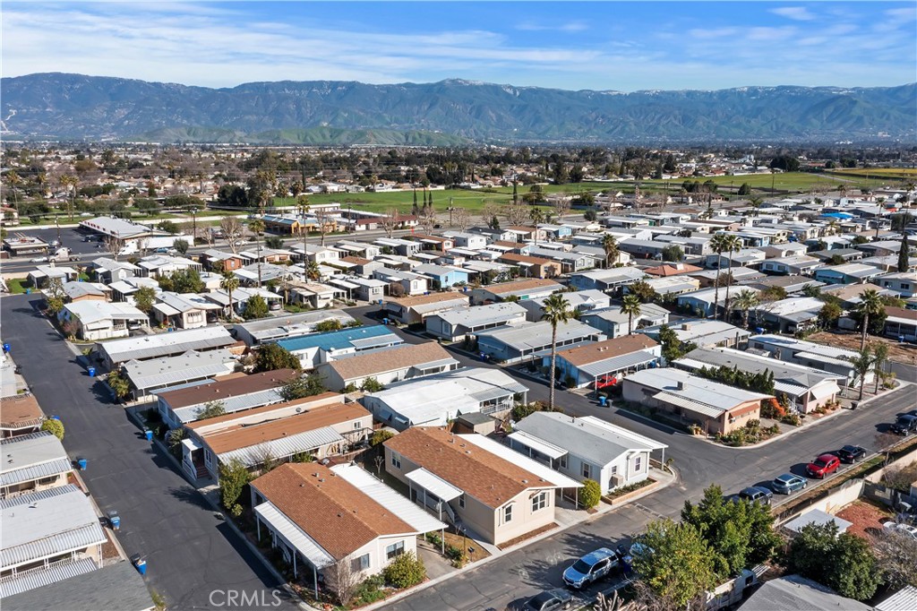 2505 Foothill Boulevard 76