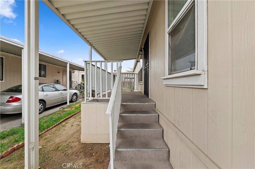 2505 Foothill Boulevard 76