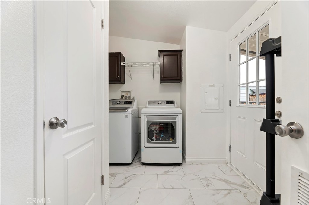 2505 Foothill Boulevard 76