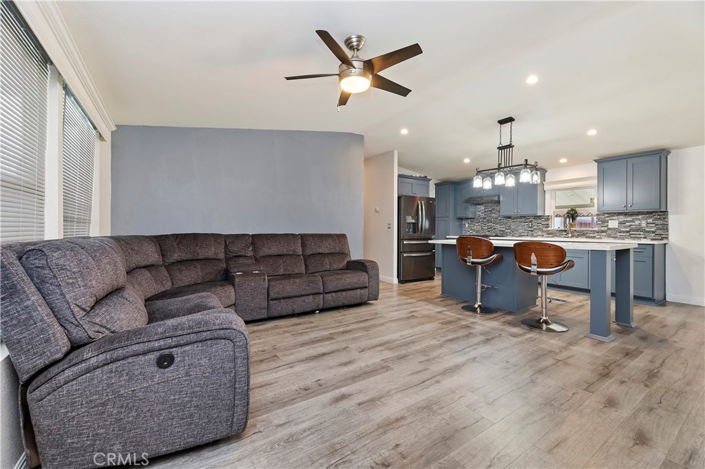 2505 Foothill Boulevard 76