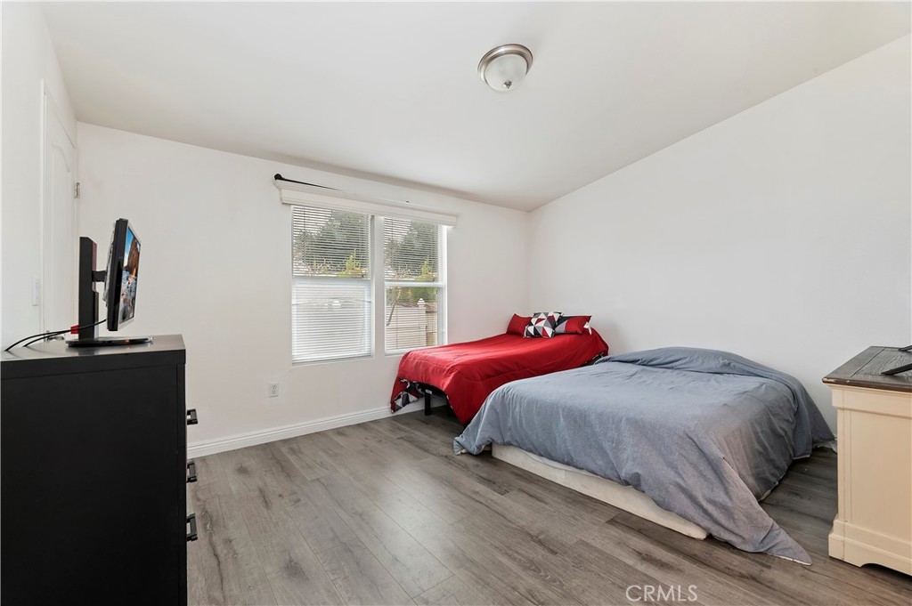 2505 Foothill Boulevard 76