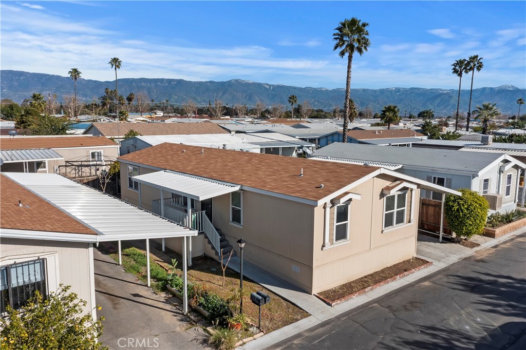 2505 Foothill Boulevard 76