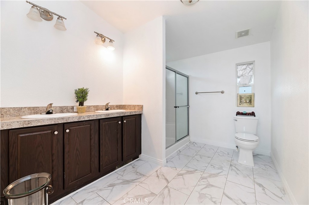 2505 Foothill Boulevard 76