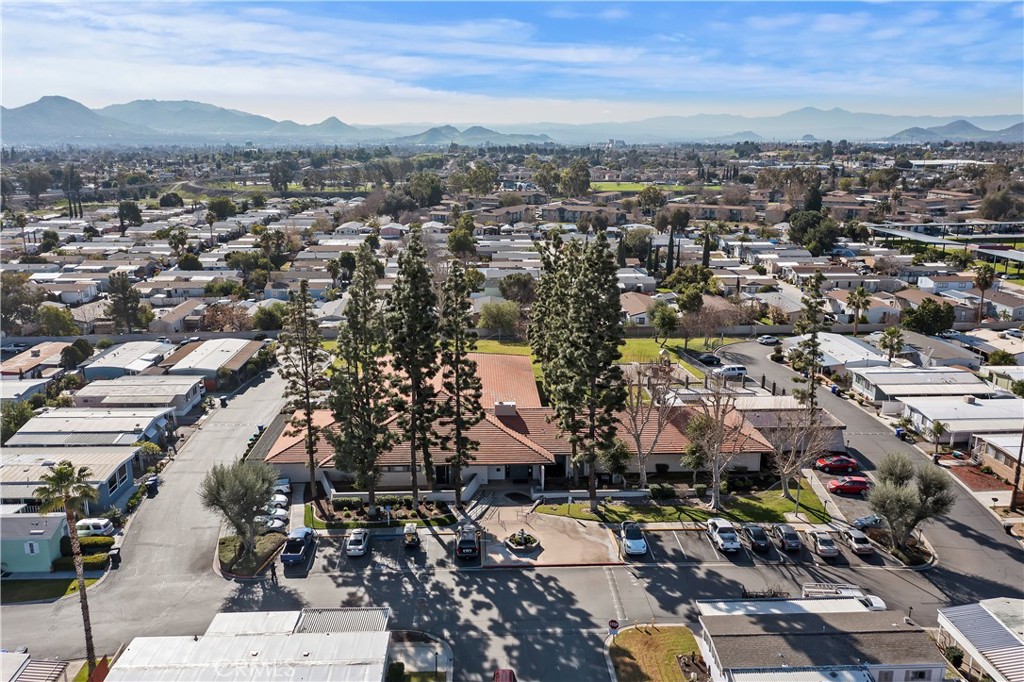 2505 Foothill Boulevard 76