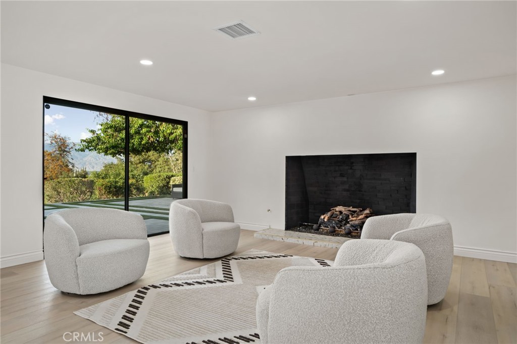 1200 Sunnyside