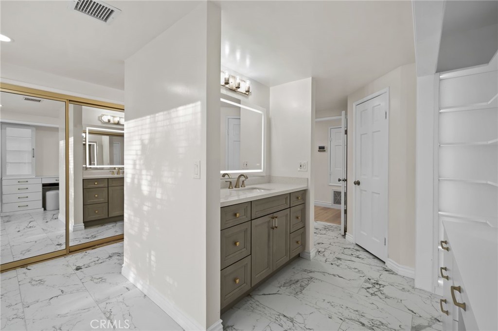 1200 Sunnyside