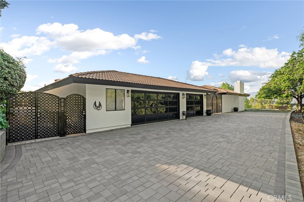 1200 Sunnyside