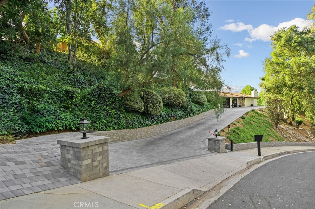 1200 Sunnyside