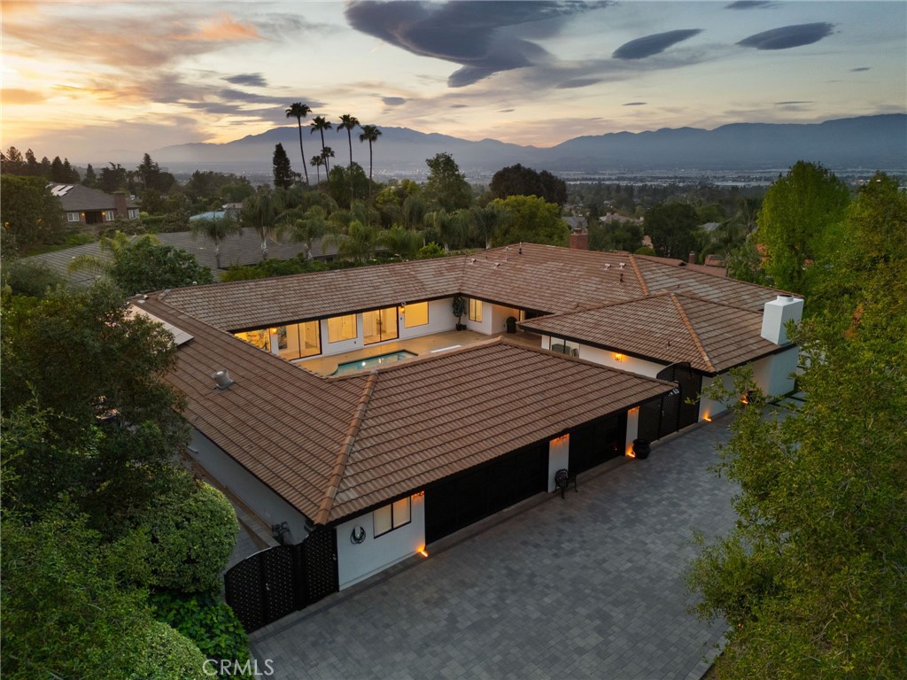 1200 Sunnyside