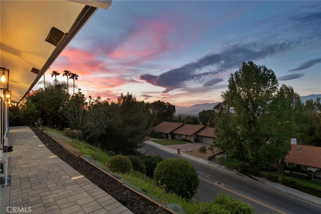 1200 Sunnyside