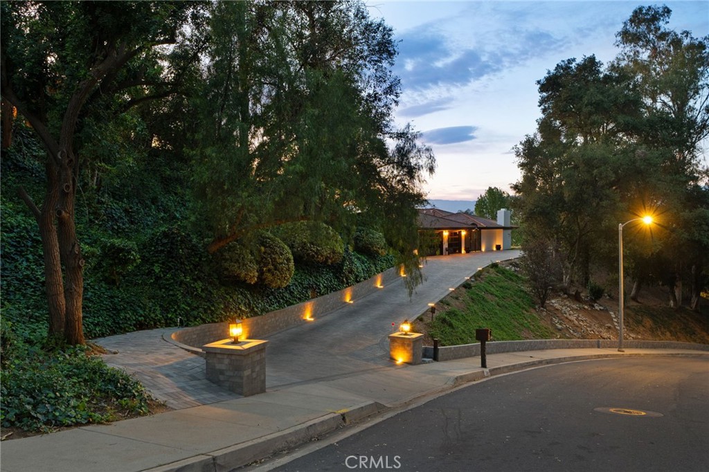 1200 Sunnyside