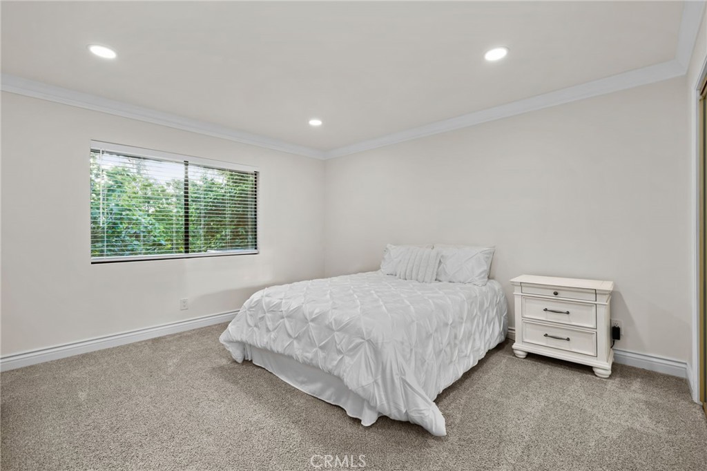 1200 Sunnyside