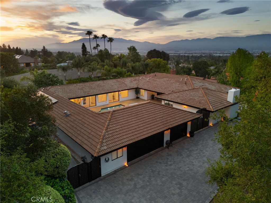 1200 Sunnyside