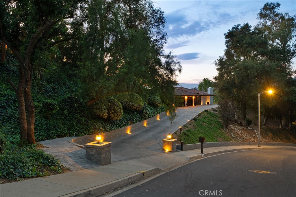 1200 Sunnyside