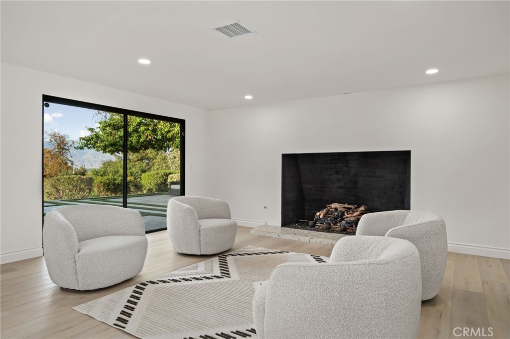 1200 Sunnyside