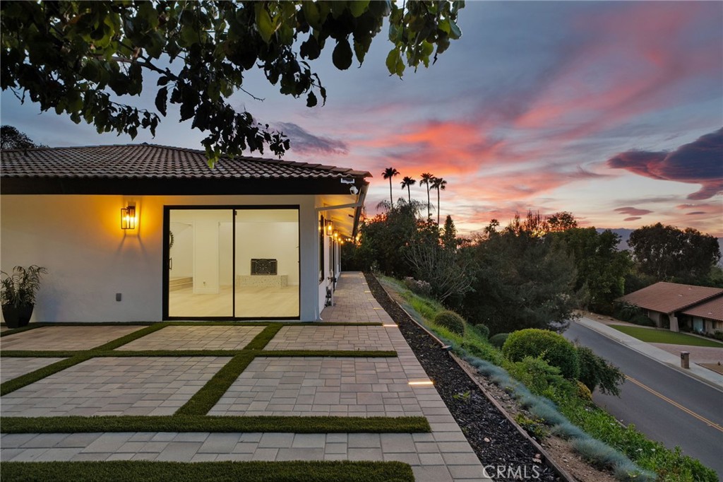 1200 Sunnyside