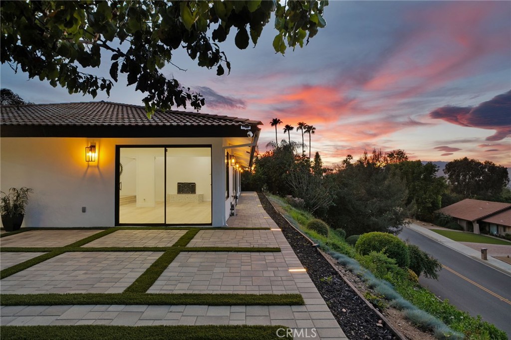 1200 Sunnyside