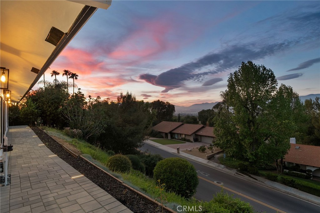 1200 Sunnyside
