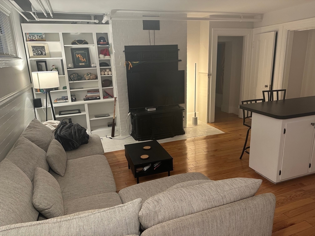 12 Fairfield Street # b