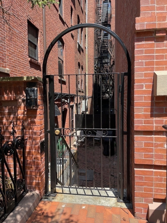 12 Fairfield Street # b