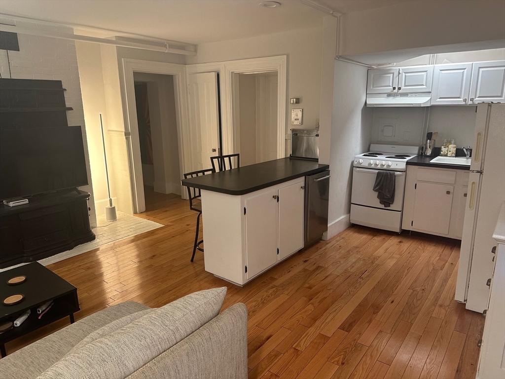 12 Fairfield Street # b