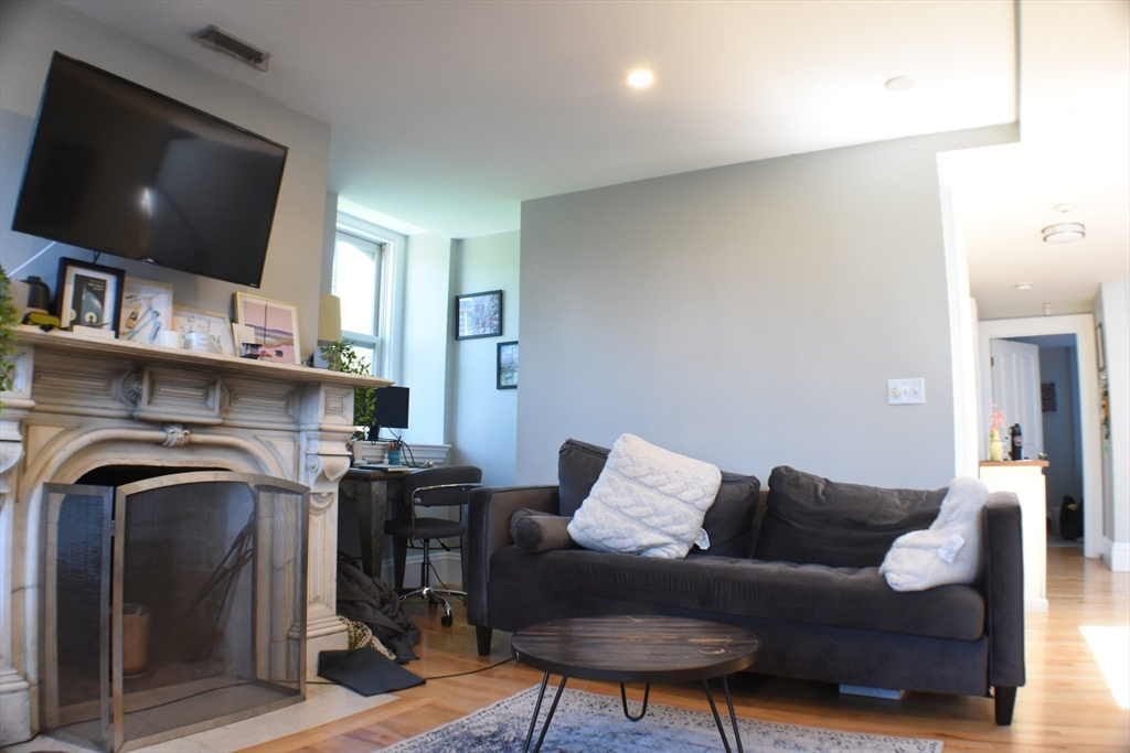 518 Columbus # 4