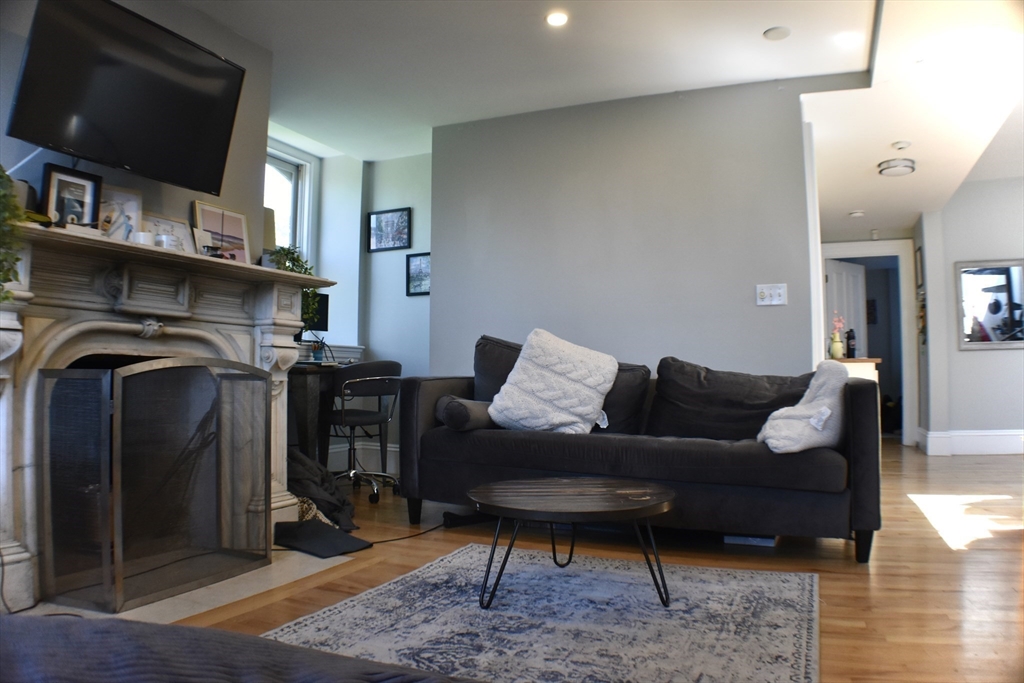 518 Columbus # 4
