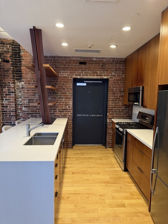 16 Lagrange Street # 5