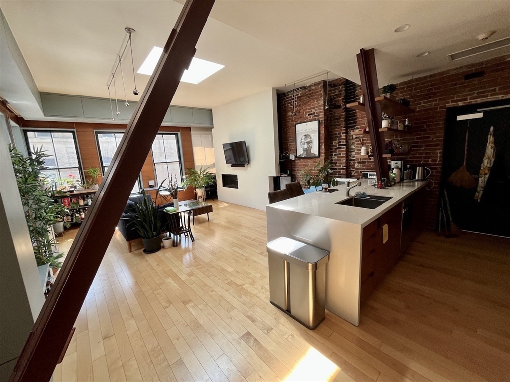 16 Lagrange Street # 5