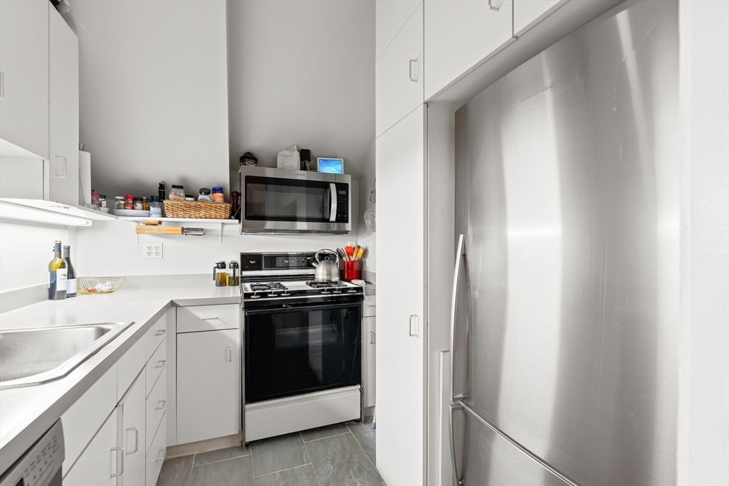 30 Dartmouth Unit: Three