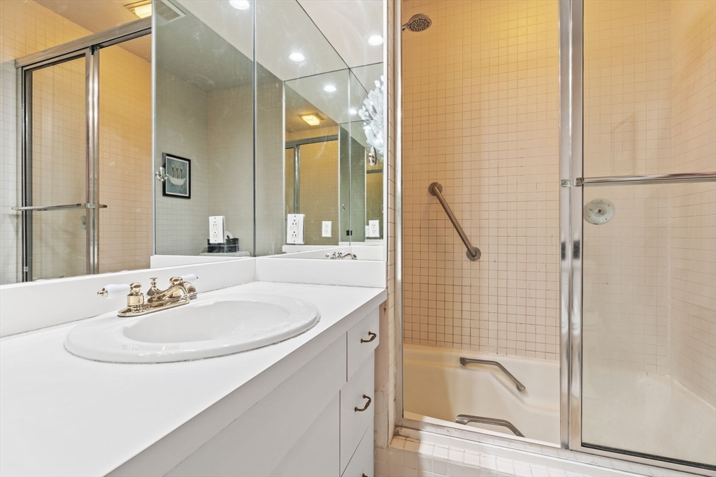 30 Dartmouth Unit: Three