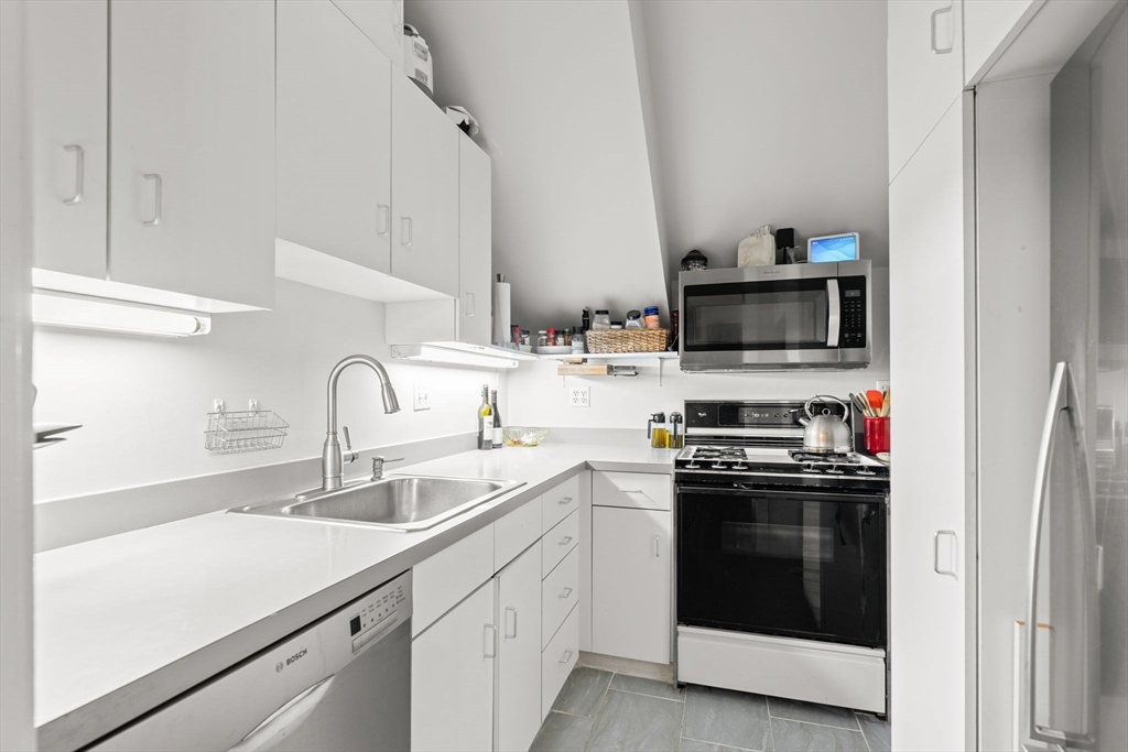 30 Dartmouth Unit: Three