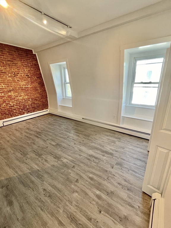 655 E 7th St # 3