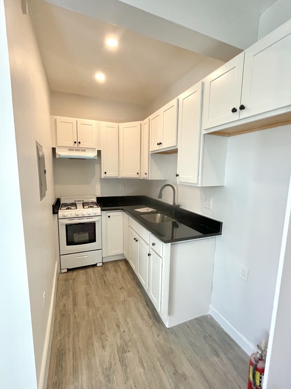 655 E 7th St # 3