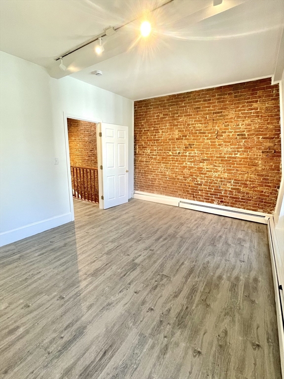 655 E 7th St # 3