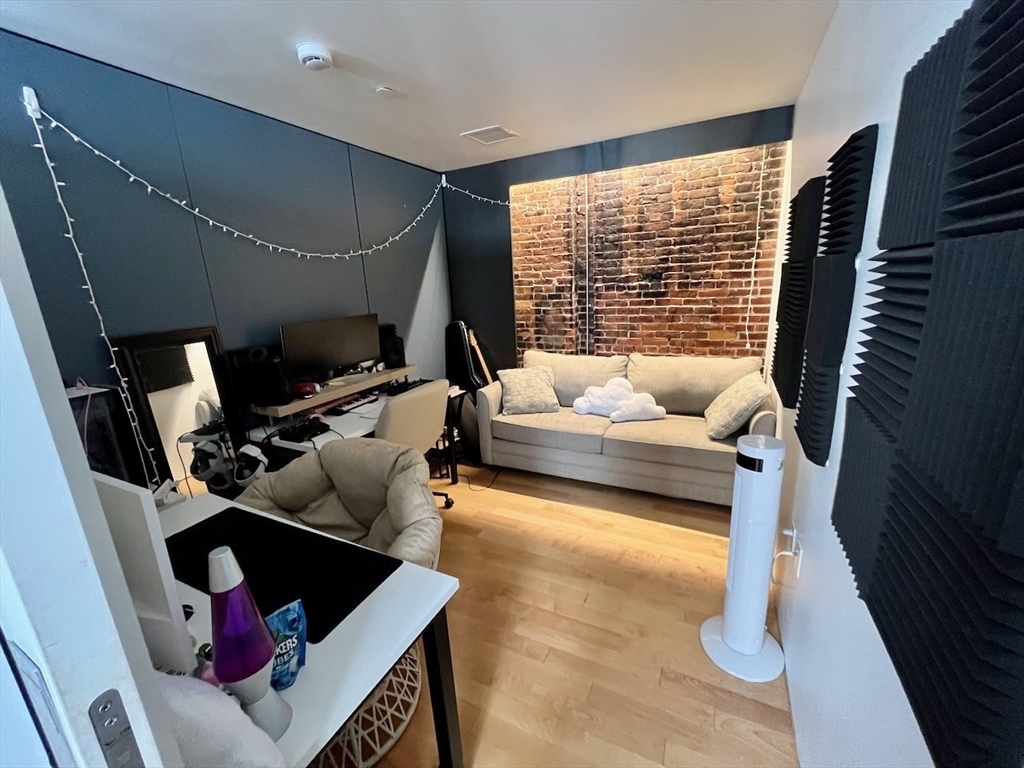 681 Washington Street # 5, Boston Unit: 5