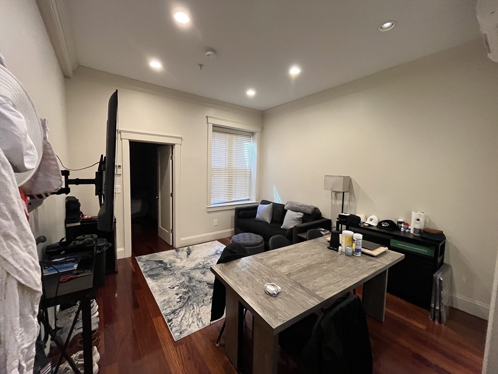 170 Saint Botolph Street # 4