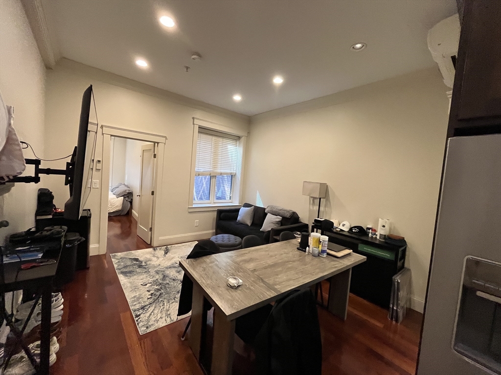 170 Saint Botolph Street # 4