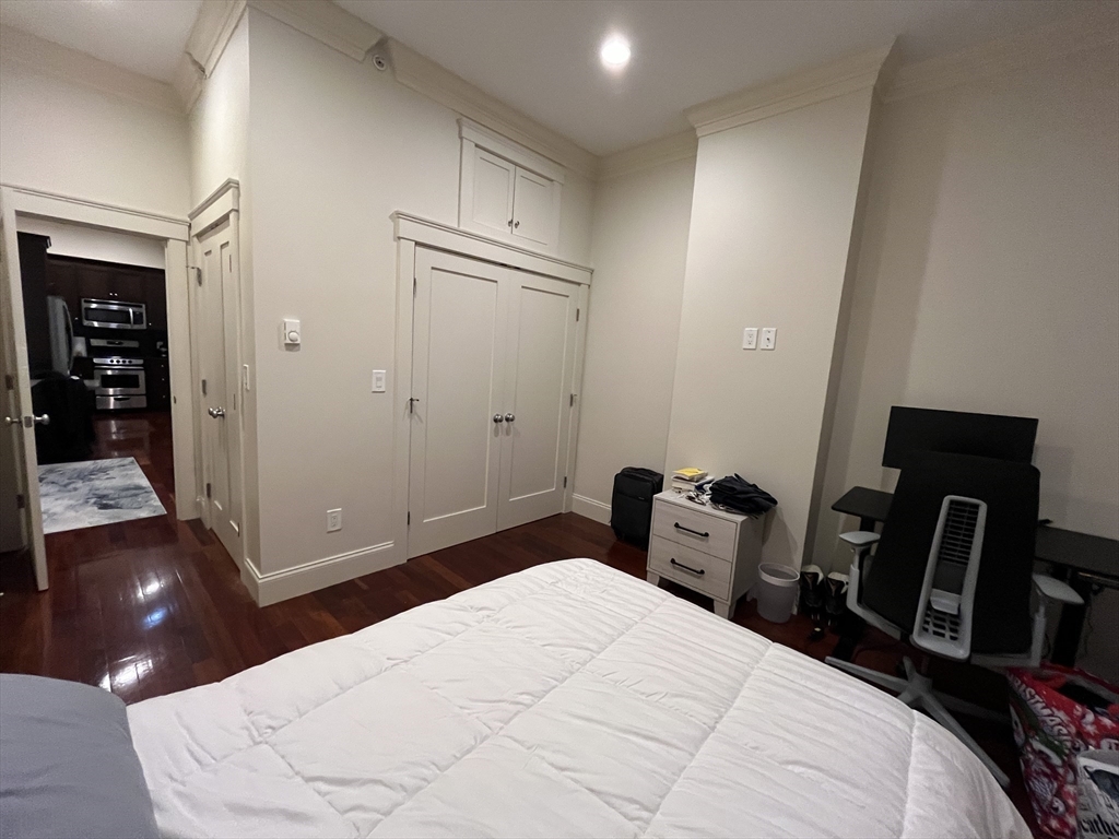 170 Saint Botolph Street # 4